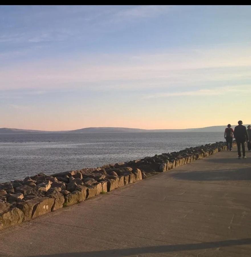 Salthill Village 3 Bed Apartment Голвей Екстер'єр фото